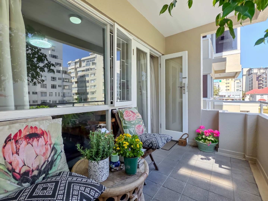 2 Bedroom Property for Sale in Sea Point Western Cape